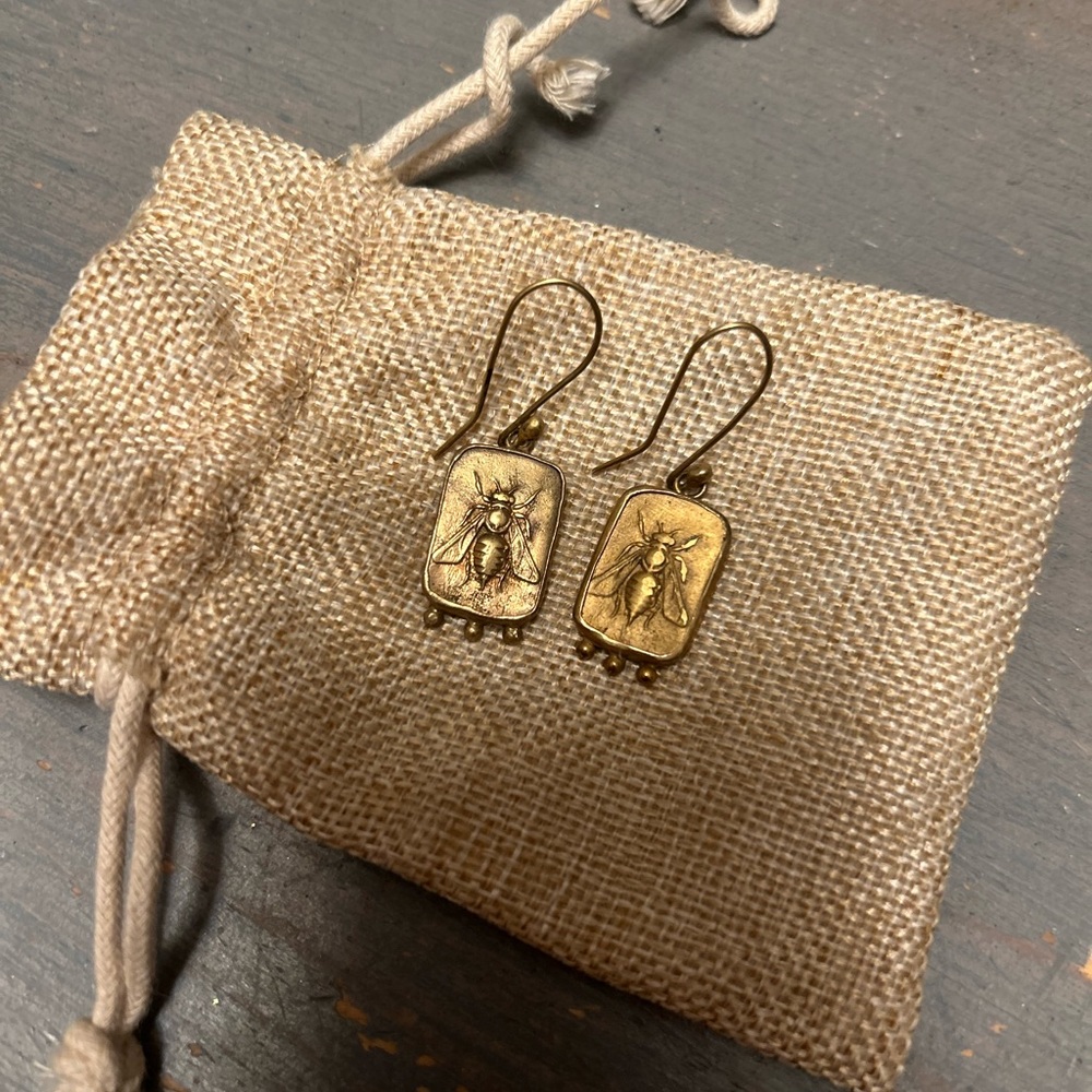 Stunning 24k gold over 925 Bee earrings